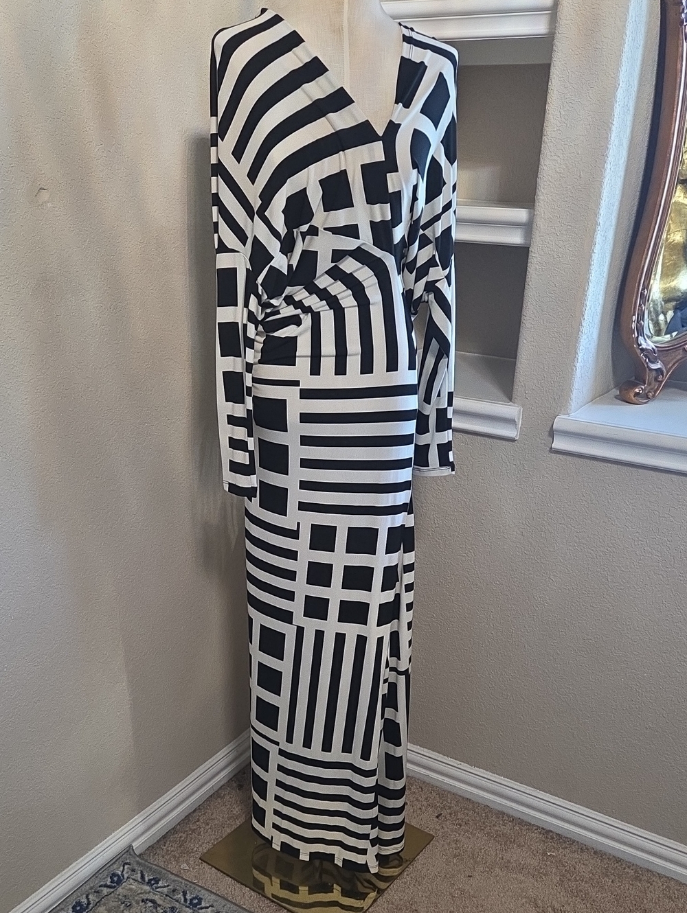 Black and White Geometric Long Sleeve Maxi Dress